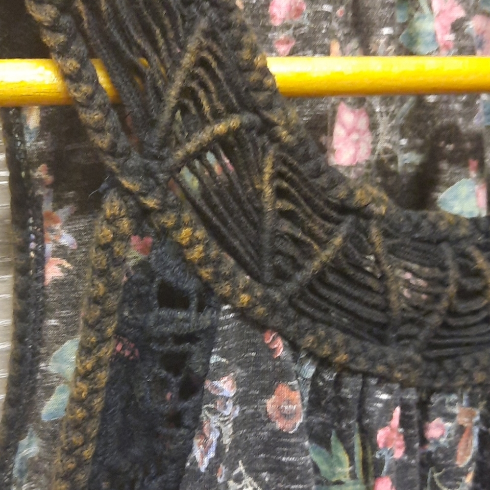 GIMMICKS XS WEB KNIT BLACK FLOWERED VINTAGE TANK TOP - Picture 3 of 12